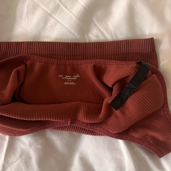 UO Out from under Ribbed Halter Crop Tank - Picture 5 of 5